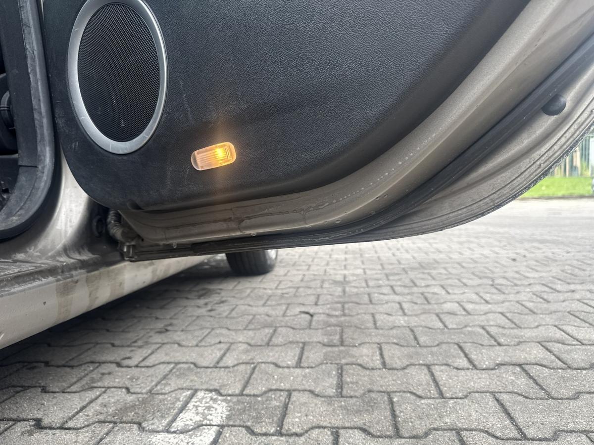 Renault Scenic 3 original T&uuml;r hinten rechts DQ44 Bleu Odyssee Metallic Rohbau Bj.2009